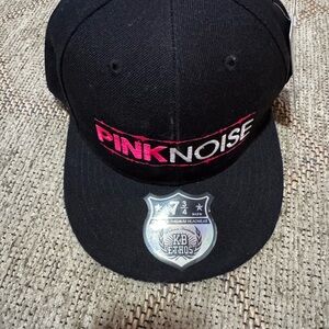 Etnies Black Hat with Pink Logo